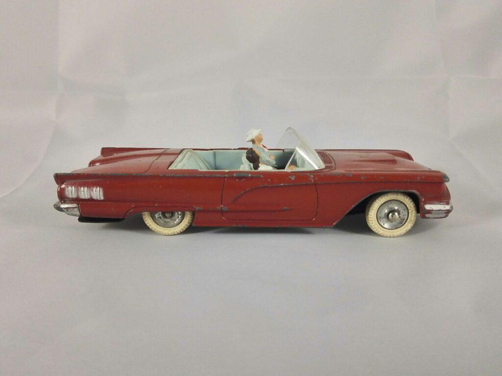 Ford Thunderbird - Dinky Toys - 555