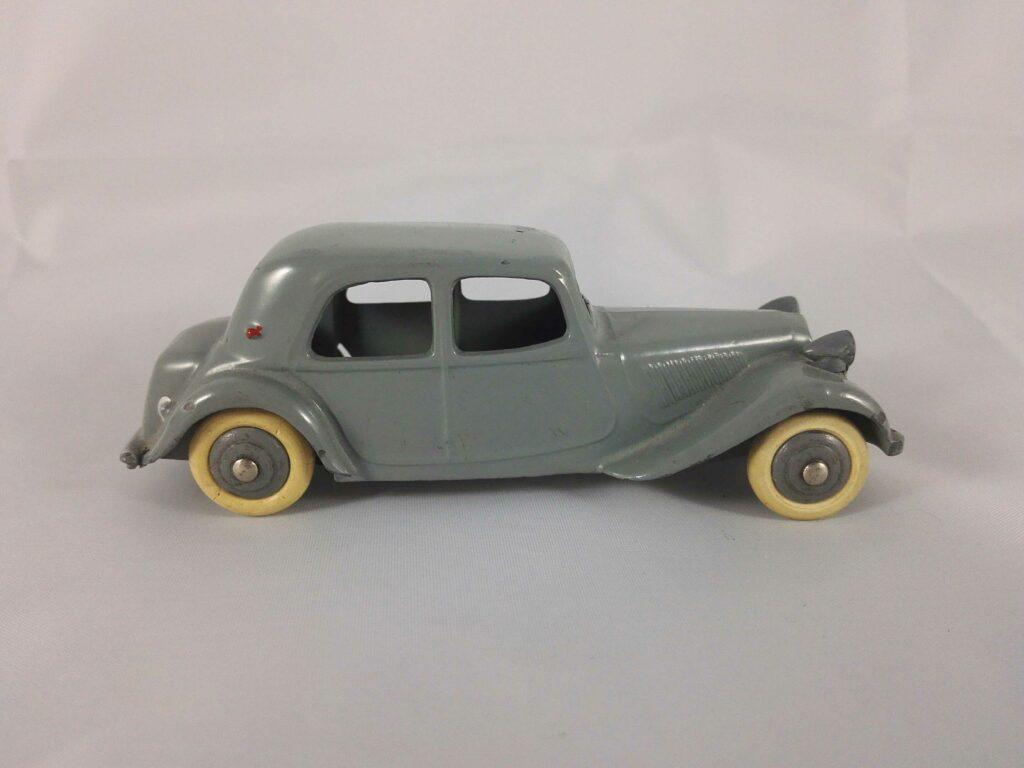 Citroën Traction Avant 11BL - Dinky Toys - 24N