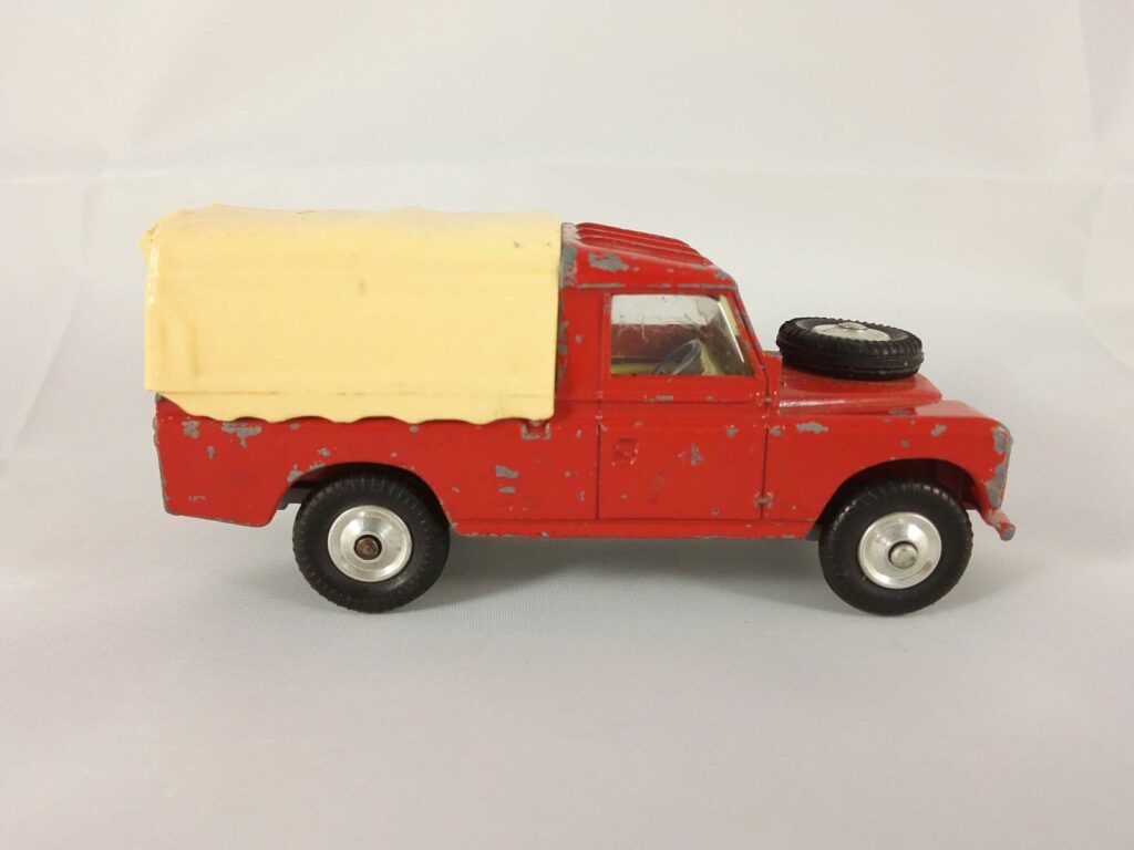 Land Rover 109 W.B. - Corgi Toys - GS17