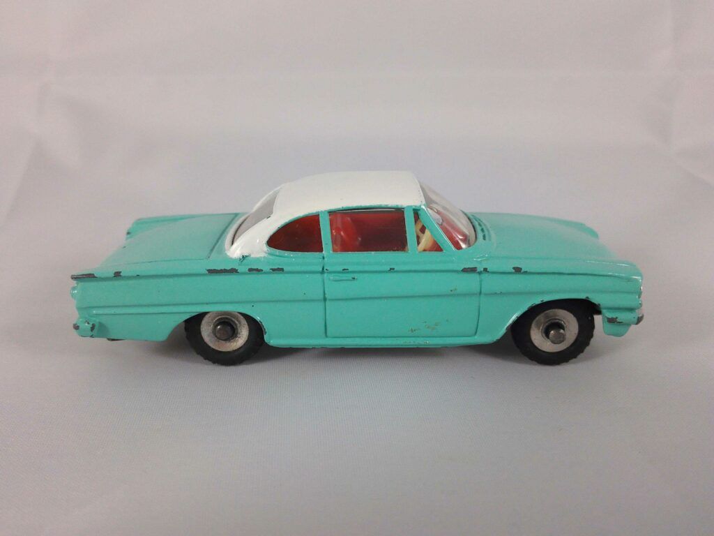 Ford Capri - Dinky Toys - 143