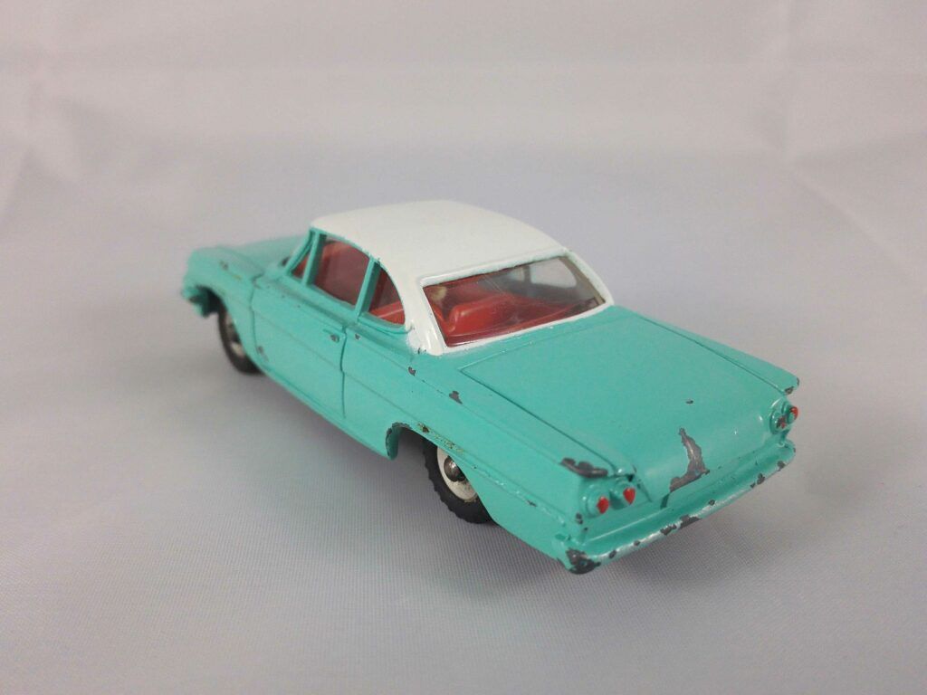 Ford Capri - Dinky Toys - 143