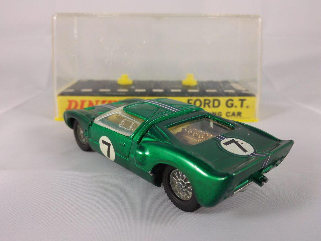 Ford GT 40 - Dinky Toys - 215