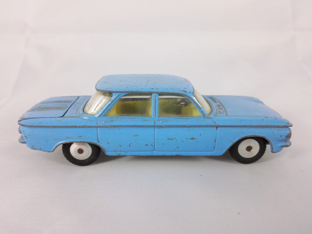 Chevrolet Corvair - Corgi Toys - 229