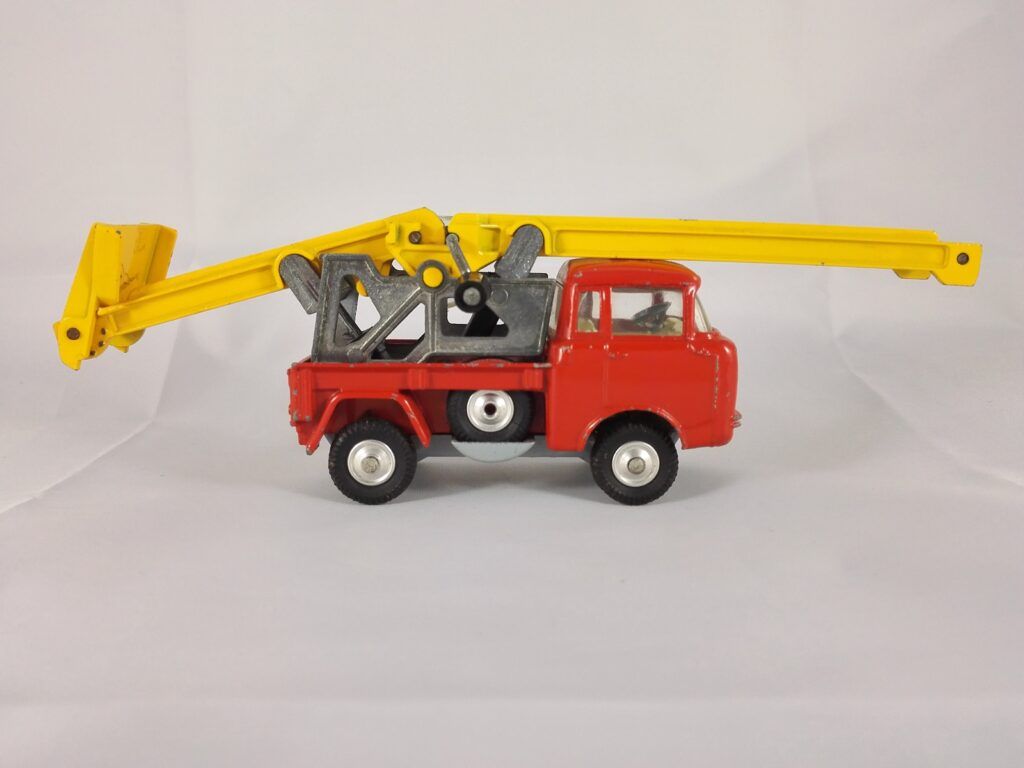 Jeep FC-150 avec Tapis Roulant - Corgi Toys - 64