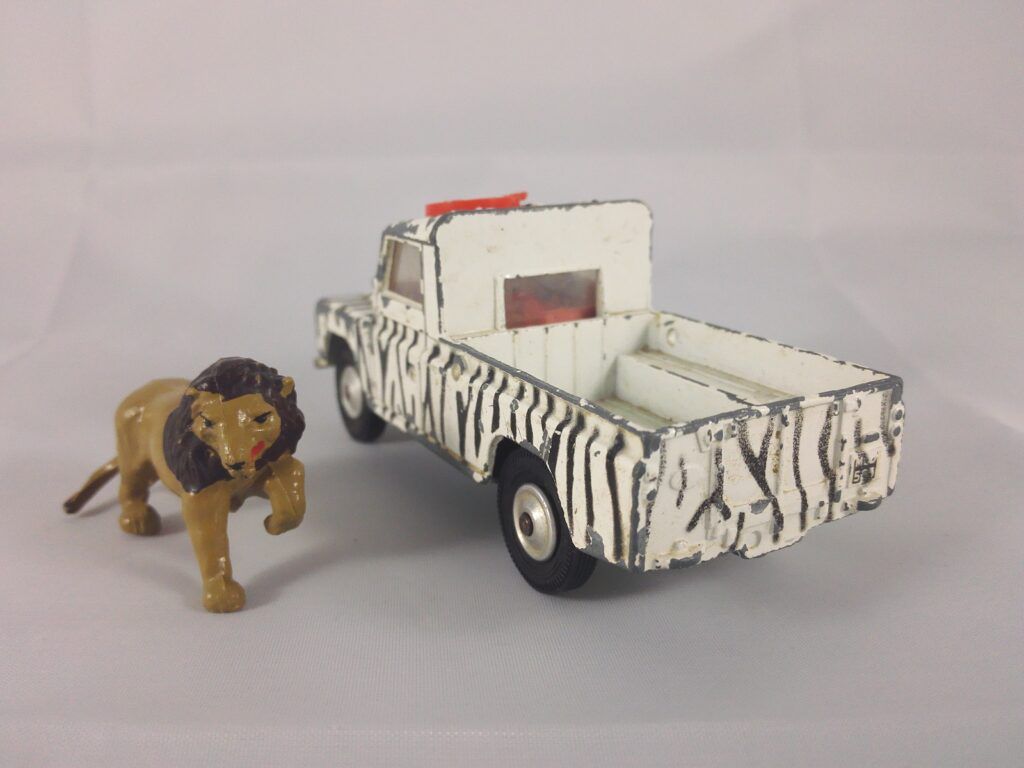 Land Rover 109 W.B. The Lions of Longleat - Corgi Toys - GS8