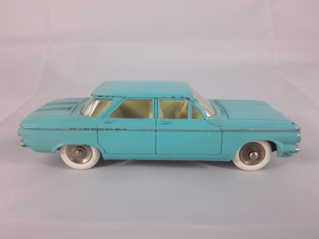 Chevrolet Corvair - Dinky Toys - 552