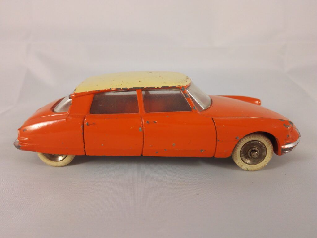 Citroën DS 19 - Dinky Toys - 24C