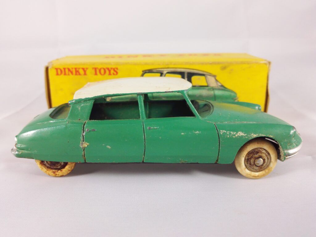 Citroën DS 19 - Dinky Toys - 24C