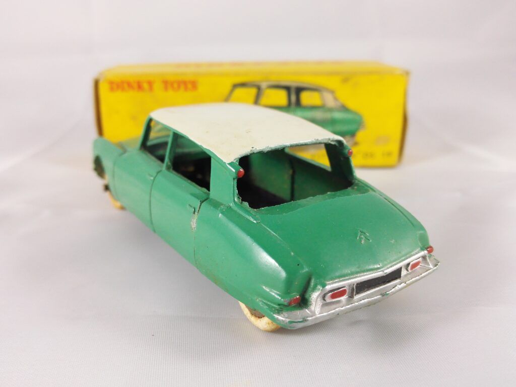 Citroën DS 19 - Dinky Toys - 24C