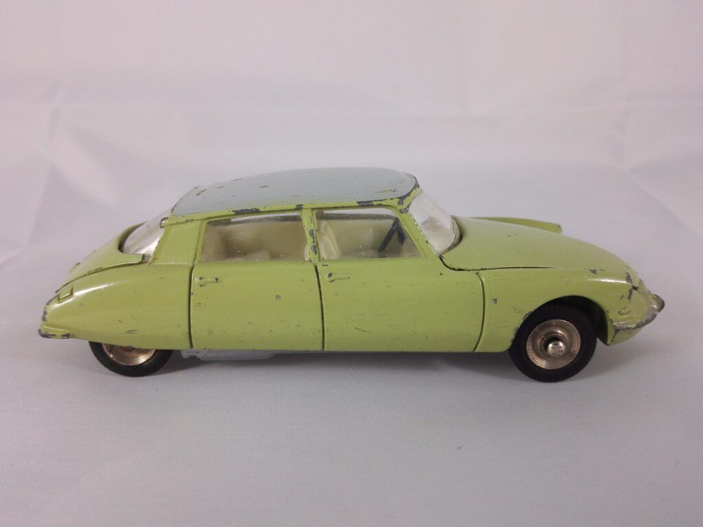 Citroën DS 19 - Dinky Toys - 530