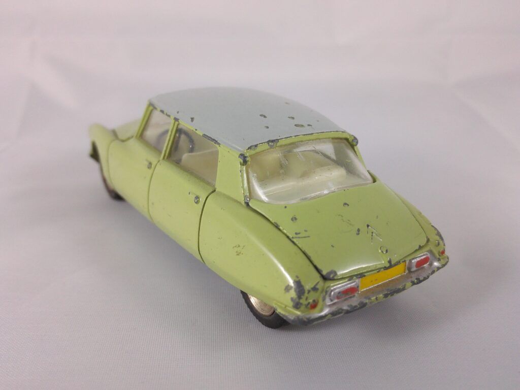 Citroën DS 19 - Dinky Toys - 530