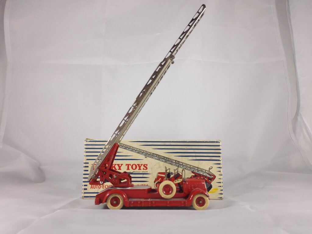 Delahaye 103 Camion de Pompiers - Dinky Toys - 32D