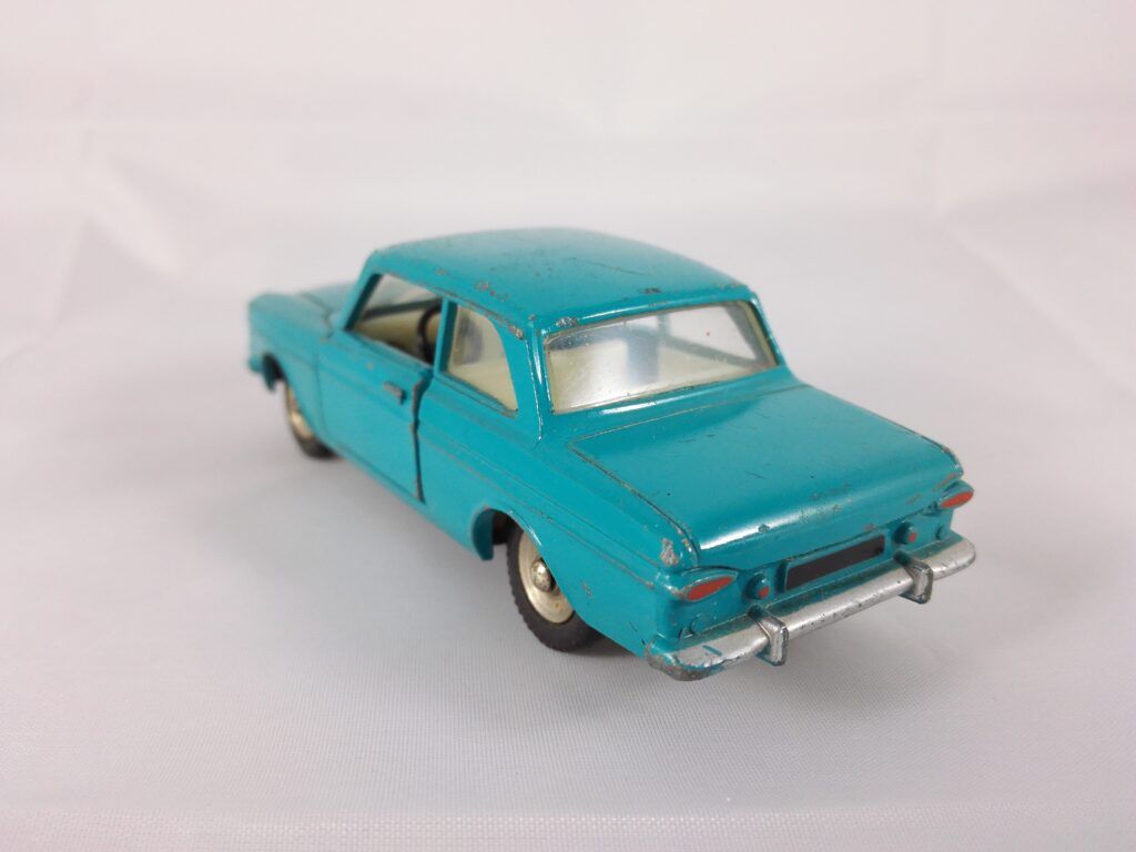 Ford Taunus 12M - Dinky Toys - 538