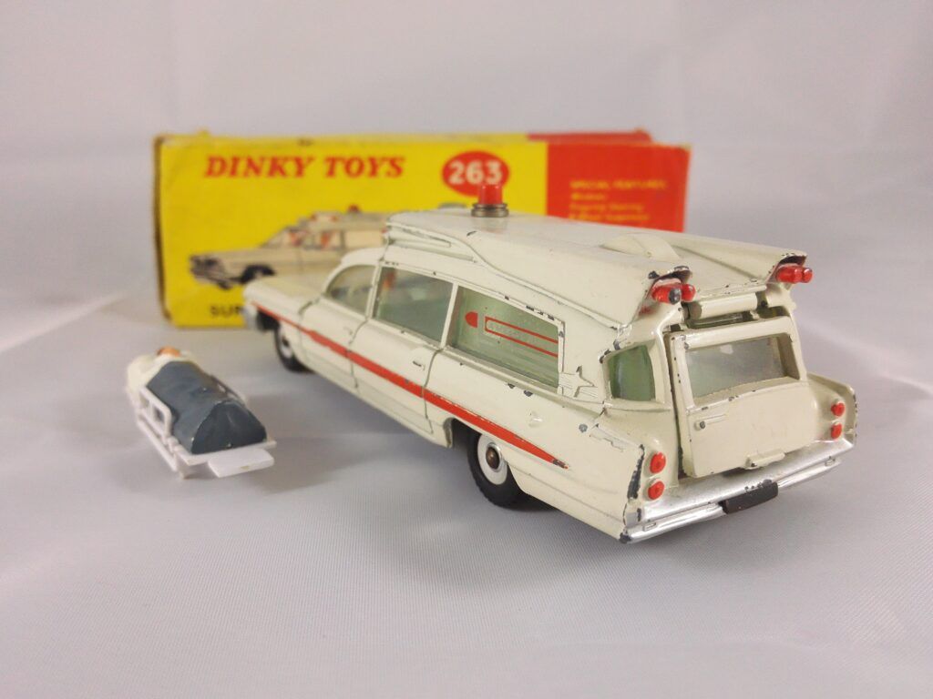 Pontiac Superior Criterion Ambulance - Dinky Toys - 263