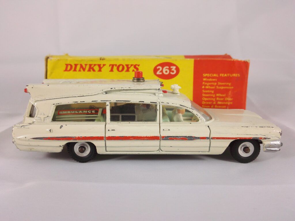 Pontiac Superior Criterion Ambulance - Dinky Toys - 263