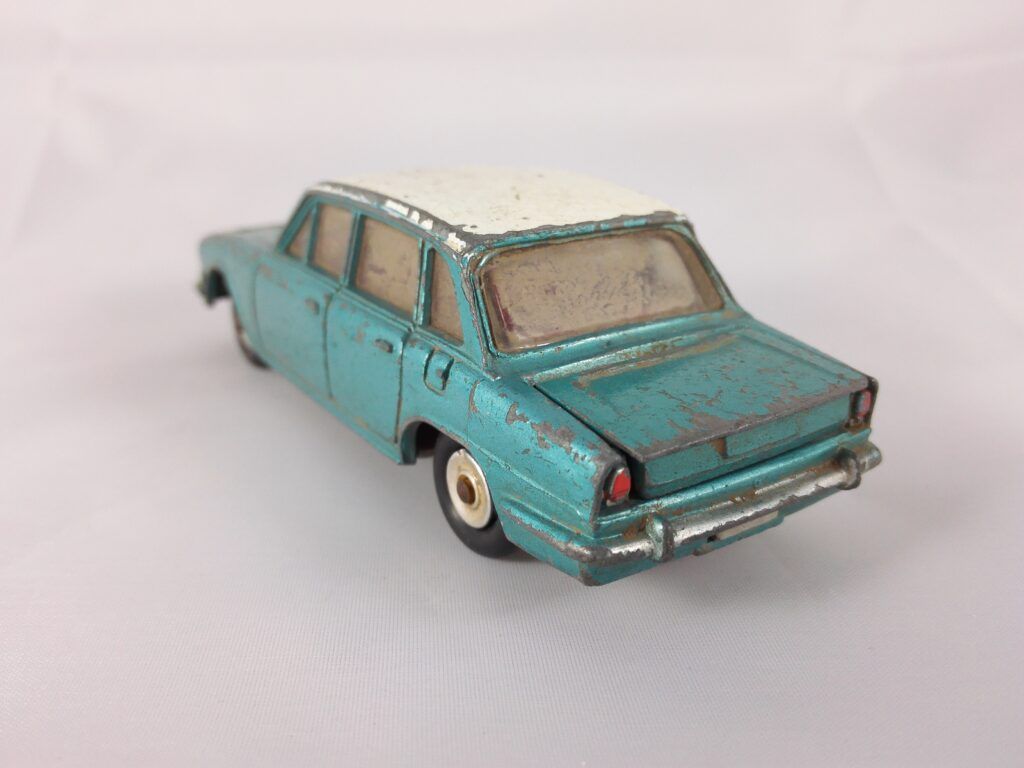 Triumph 2000 Mk 1 - Dinky Toys - 135