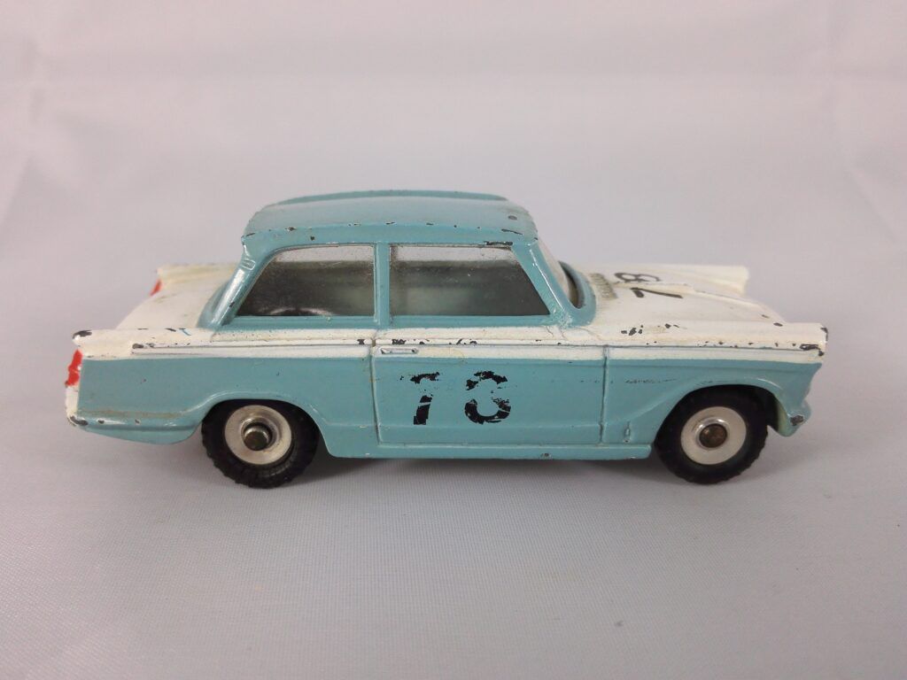 Triumph Herald 1200 Saloon - Dinky Toys - 189