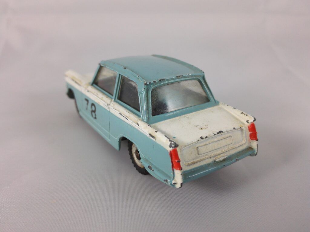 Triumph Herald 1200 Saloon - Dinky Toys - 189